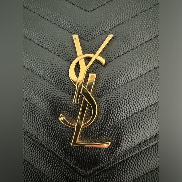 YSL - CASSANDRE MATELASSÉ FLAP POUCH IN QUILTED GRAIN DE POUDRE EMBOSSED LEATHER - Picture 9 of 13